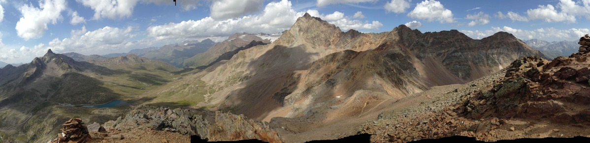 Panorama dalla Cima Gaviola in alta valle Camonica.