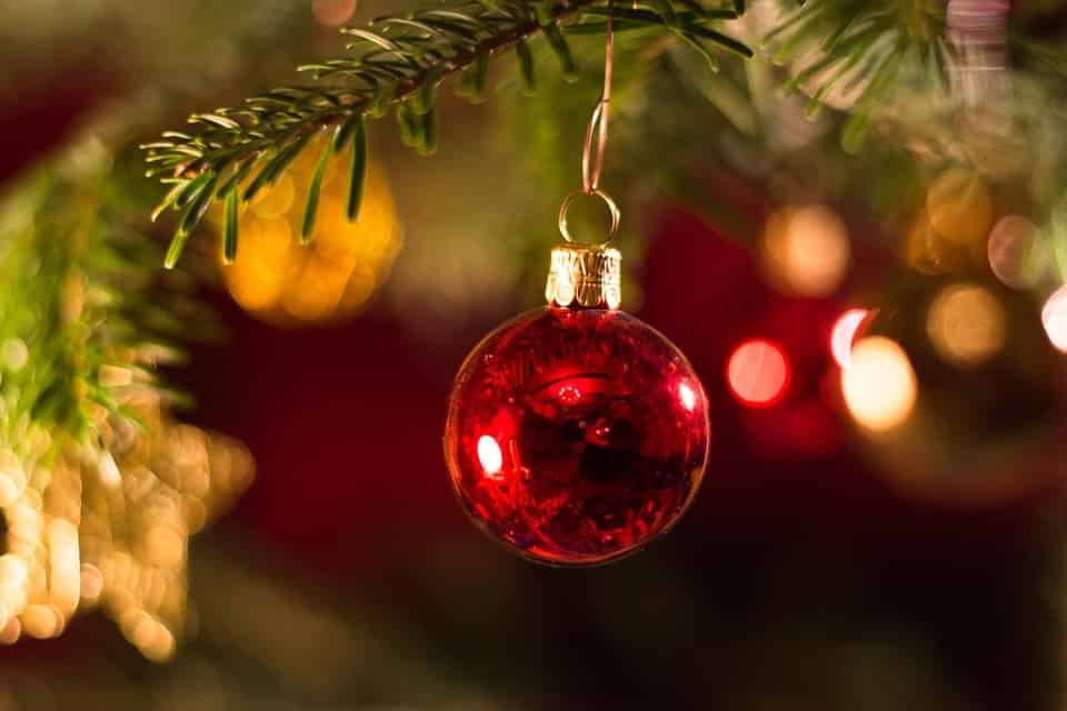 Una pallina sull'albero dei desideri aziendale